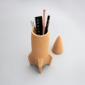 organizer-na-biurko-dla-dzieci-rakieta-korkowa-cork-rocket.jpg