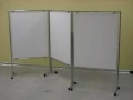 Parawany magnetyczne suchościeralne białe do pisania markerami stojące na kółkach mobilne lub na nóżkach stacjonarne